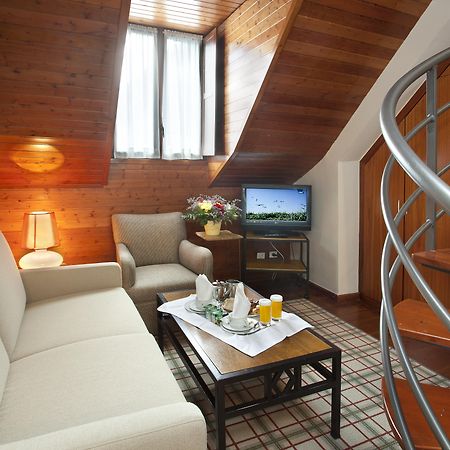 Parador De Артиес Екстериор снимка