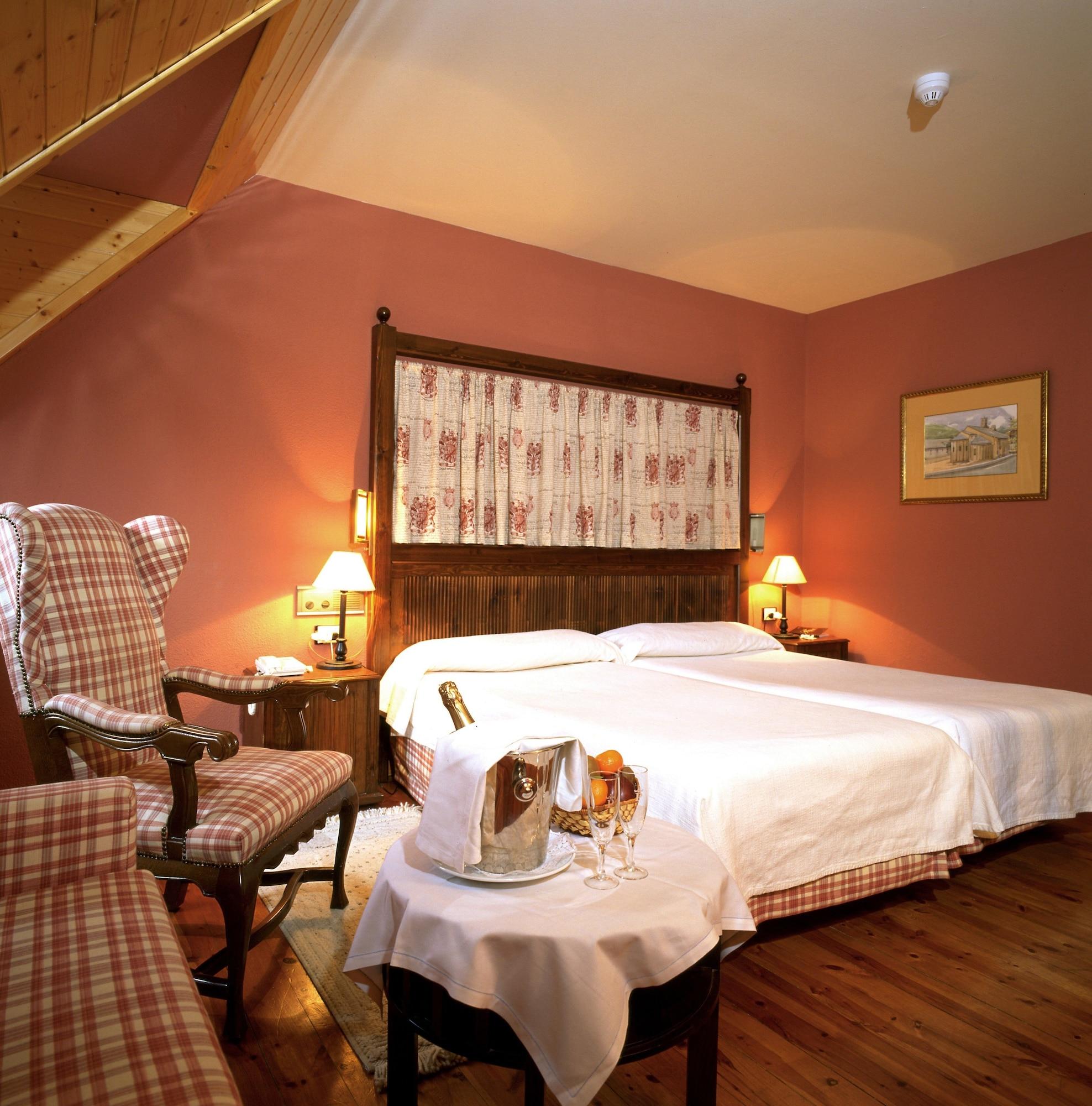Parador De Артиес Екстериор снимка