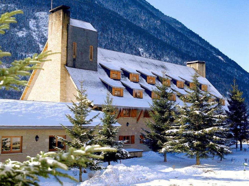 Parador De Артиес Екстериор снимка