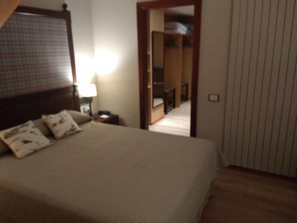 Parador De Артиес Екстериор снимка