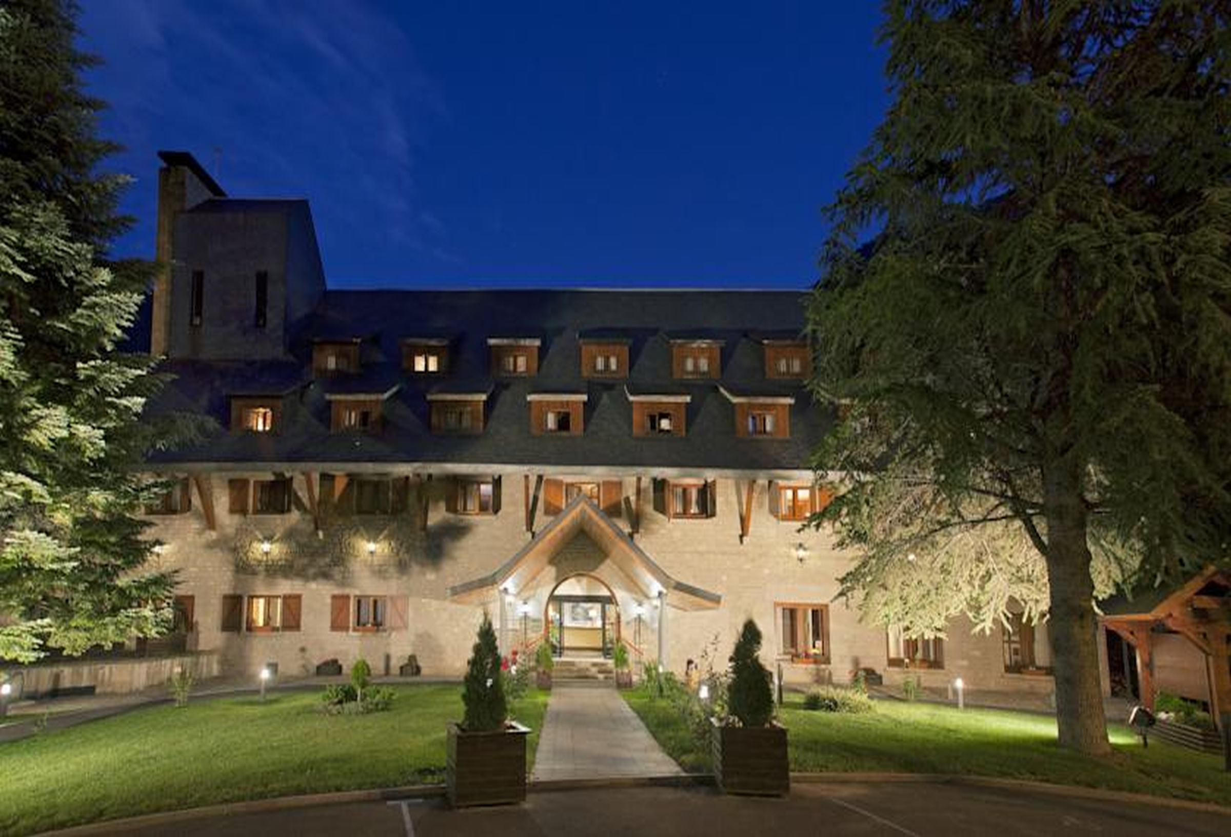 Parador De Артиес Екстериор снимка
