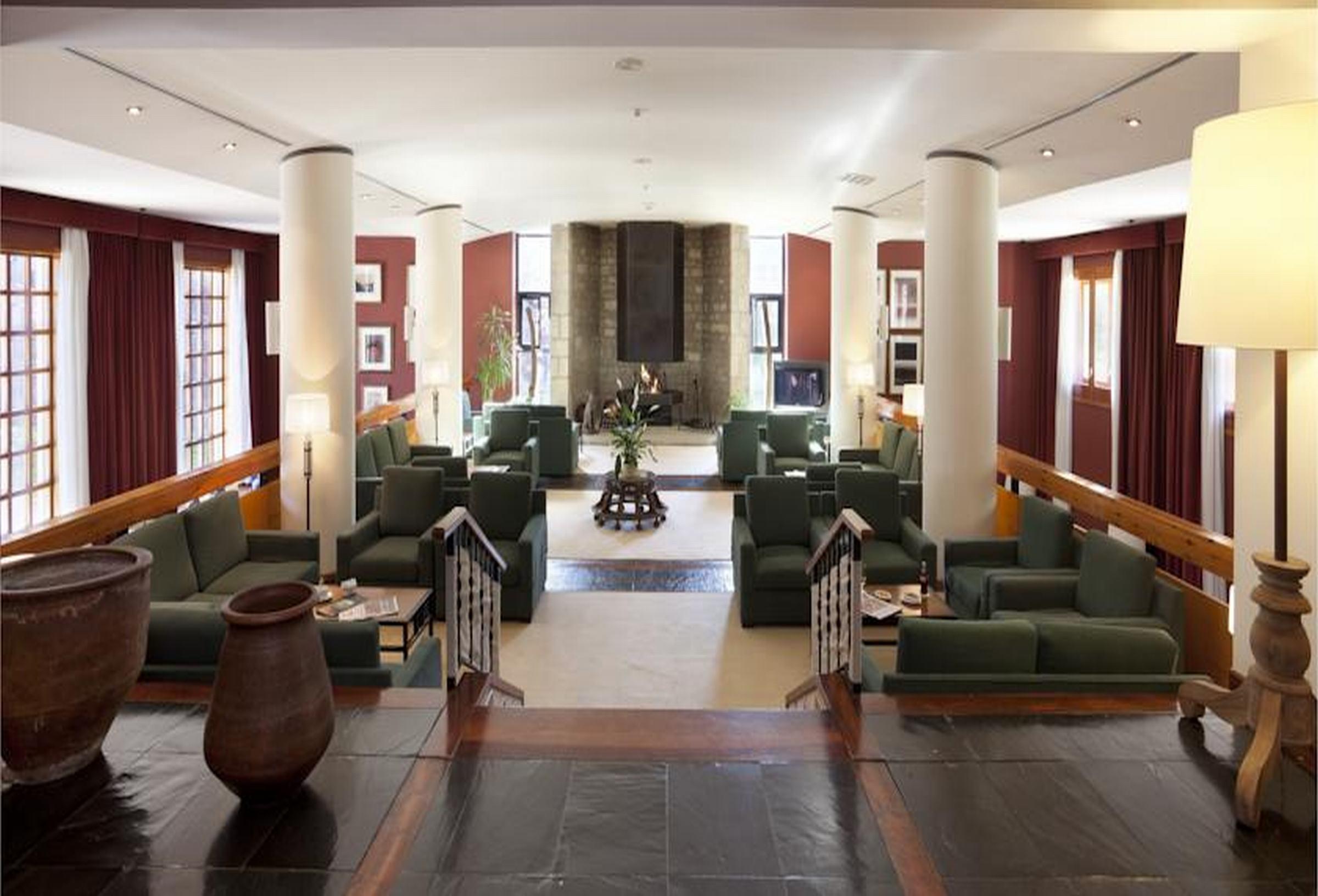 Parador De Артиес Екстериор снимка