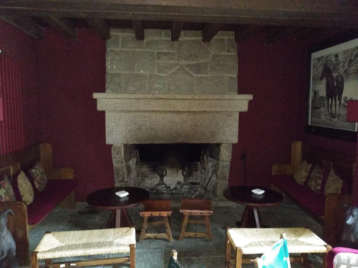 Parador De Артиес Екстериор снимка