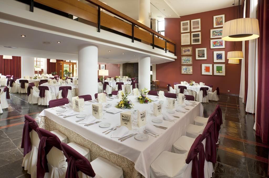Parador De Артиес Екстериор снимка