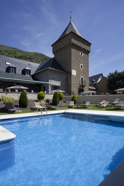 Parador De Артиес Екстериор снимка